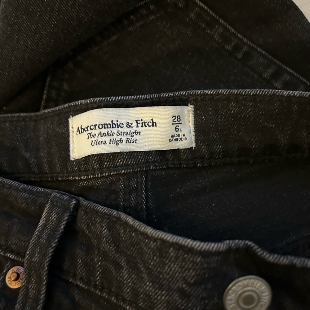 Abercrombie & Fitch size 6L ripped black jeans